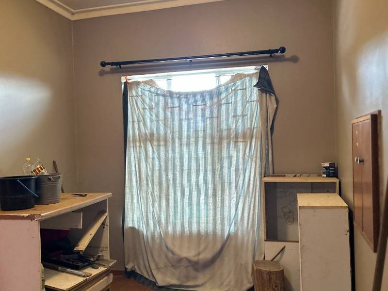 Your Dream Home Awaits in Soweto's Luxury Hill! - Photo 5