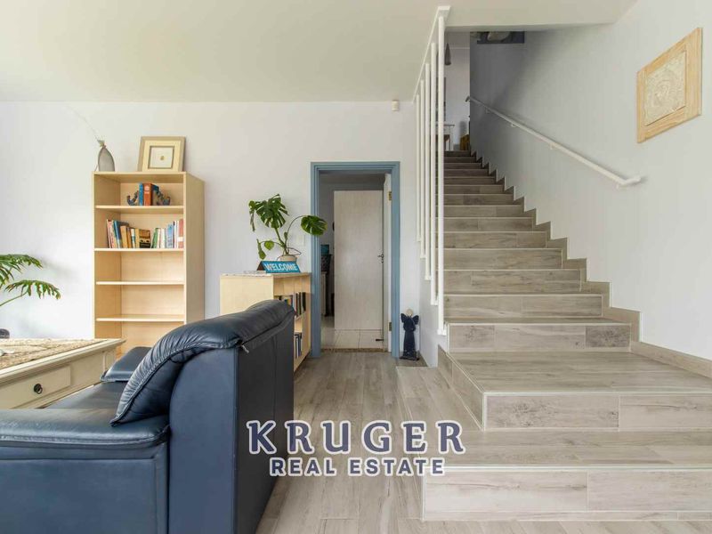 STUNNING VIEWS, AMAZING LOCATION! - Photo 5