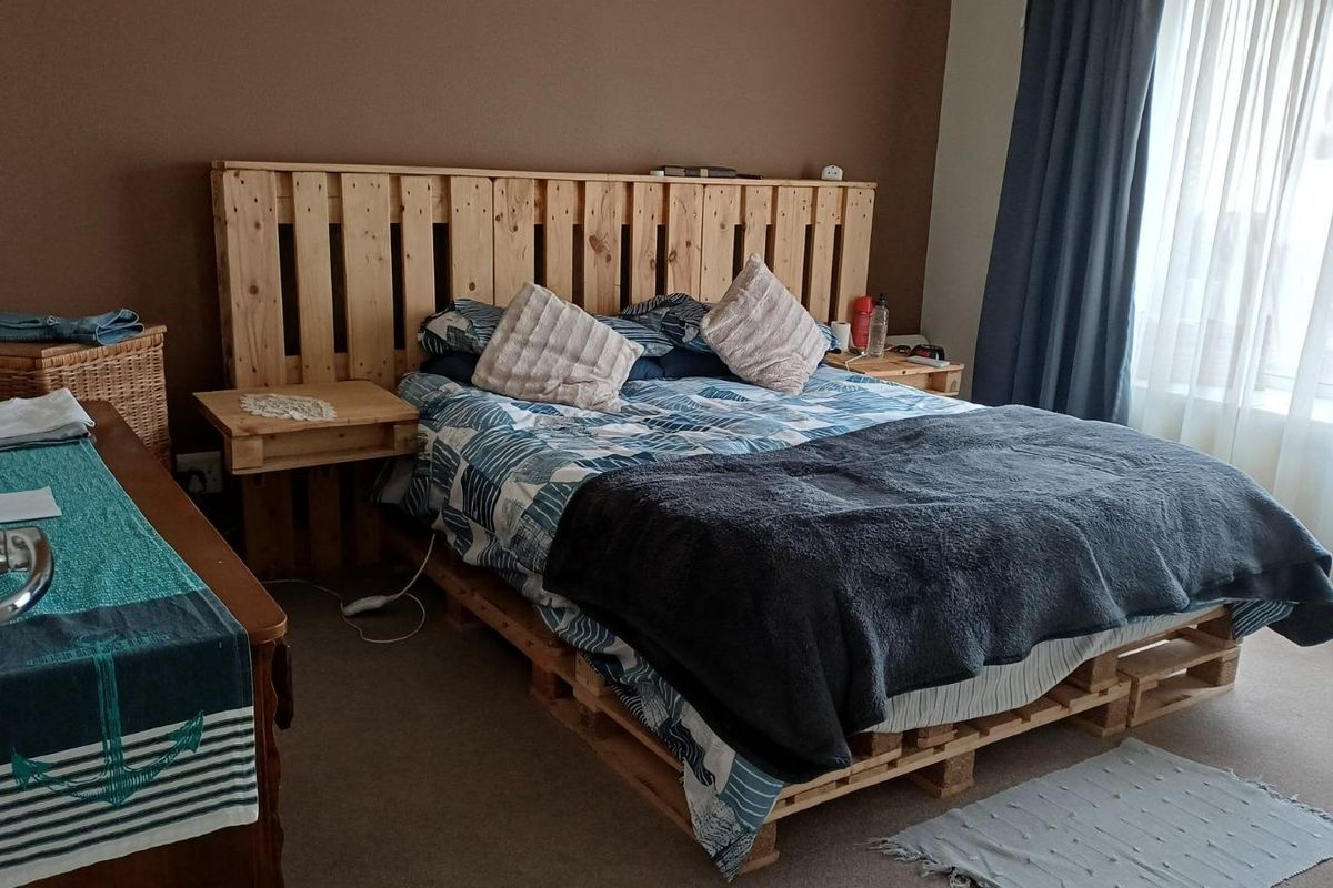 Family home with flat - Photo 5