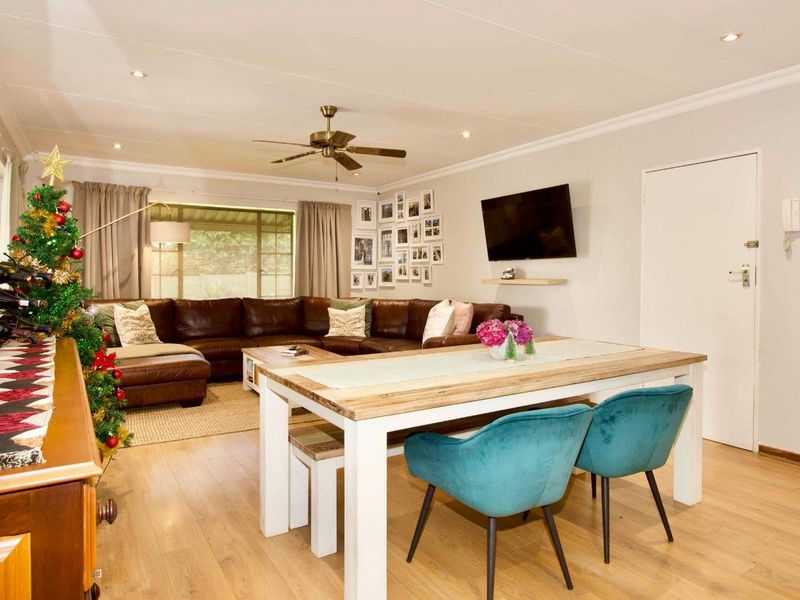 Beautiful Move in and Live Family Home. - Photo 6