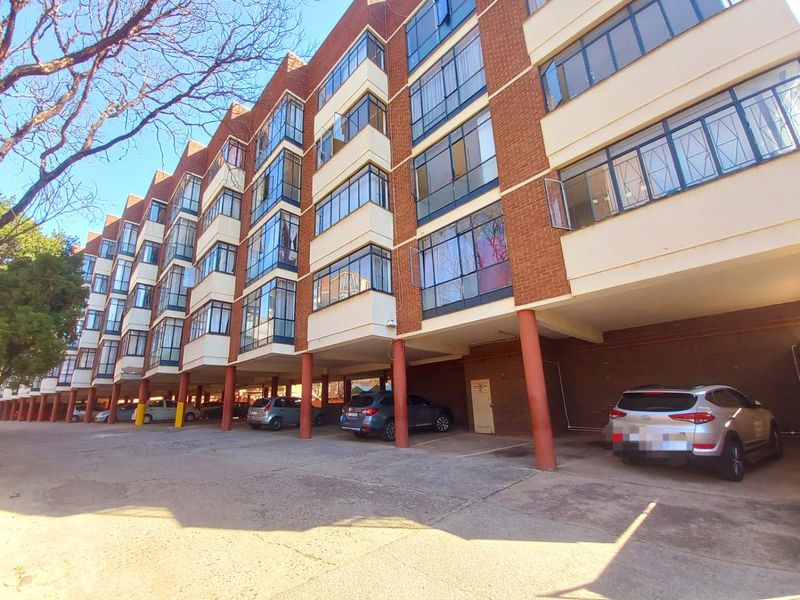 Two and half bedrooms apartment for sale at Capitol Hill - Photo 3