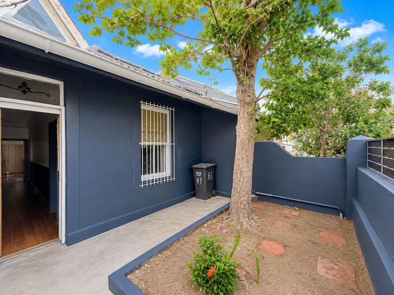 Charming 2-Bedroom Home in the Heart of Woodstock, Cape Town - Photo 1