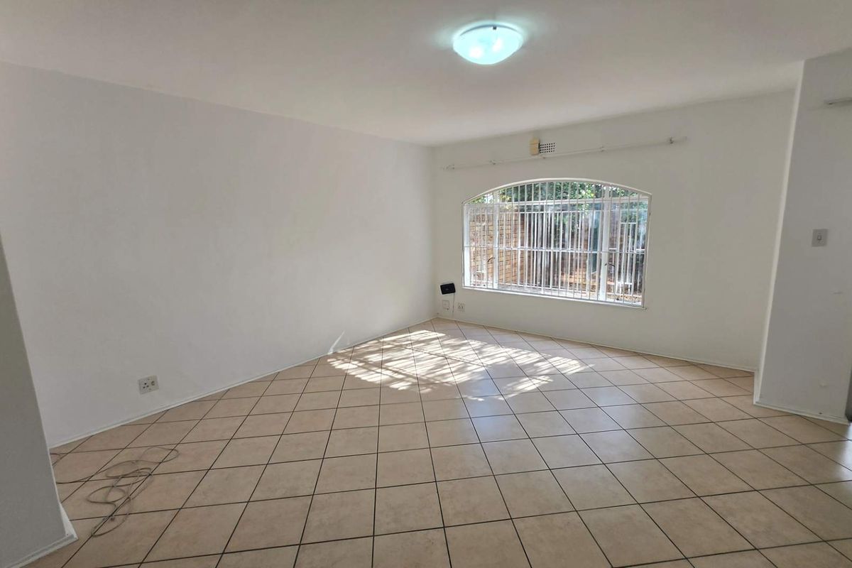 Spacious 3-Bedroom Townhouse with Gas Hob & Backup Water - Photo 4