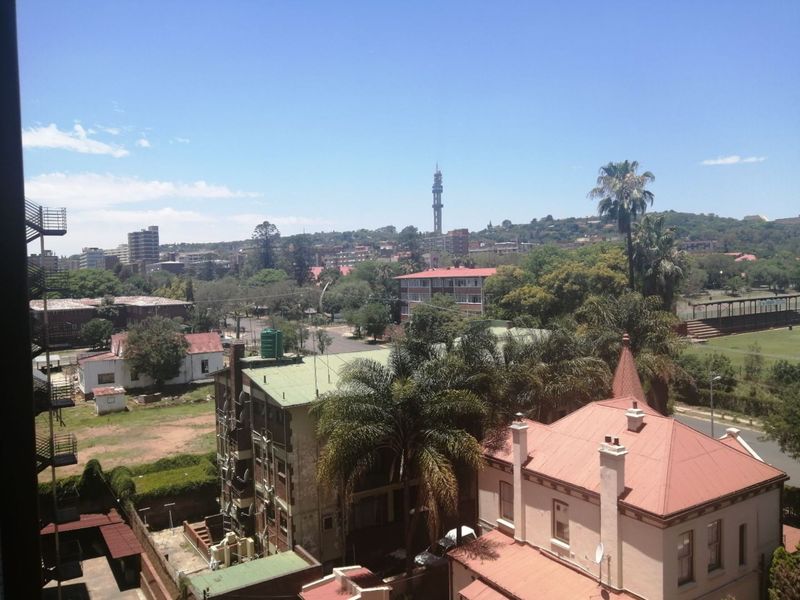 BARGAIN !!!  - 1.5 bedroom apartment in Sunnyside - Photo 2