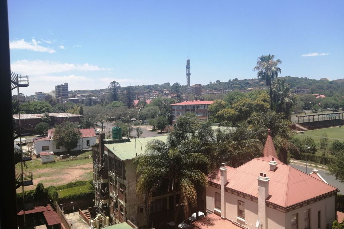 BARGAIN !!!  - 1.5 bedroom apartment in Sunnyside - Photo 2