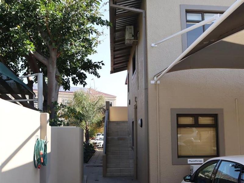 Well maintained unit in Medical Centre complex. - Photo 8