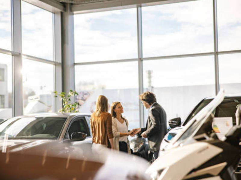 Prime commercial building for sale in exceptional location. - Photo 6