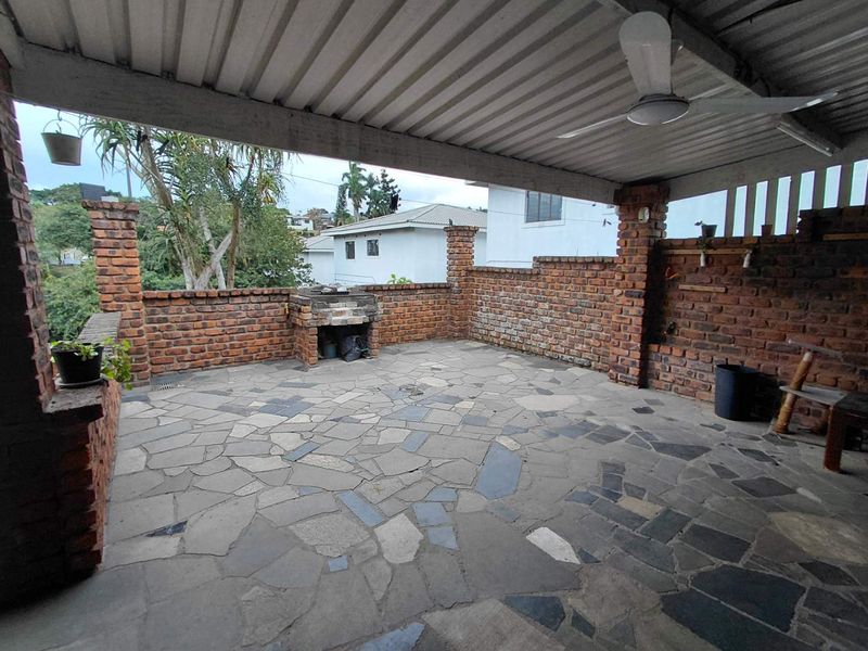 Two homes for the price of one! - Photo 4