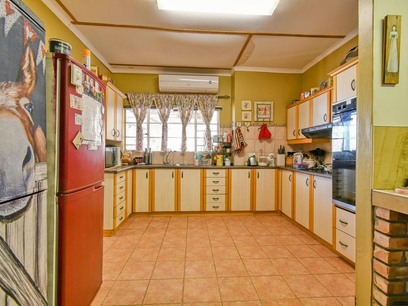 Outjo:  HUGE home WITH A LOT ON OFFER - Photo 10