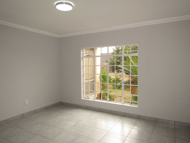 Charming Life Right Cottage in sought after Retirement Village - Photo 5