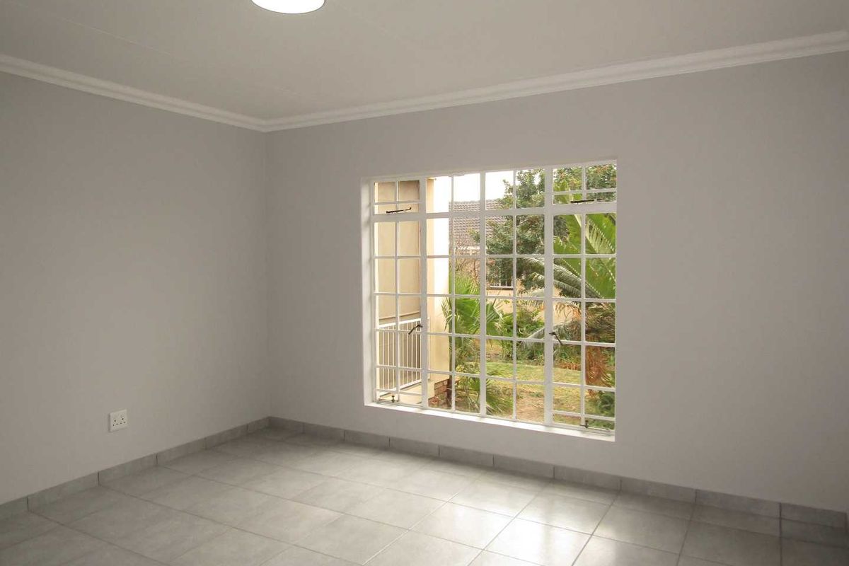 Charming Life Right Cottage in sought after Retirement Village - Photo 5