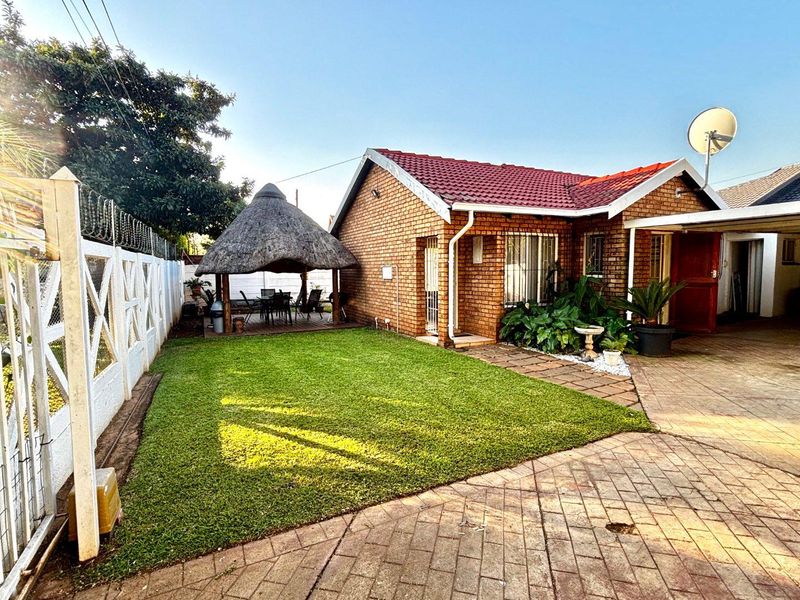 Ideal Starter Home: Space, Comfort & Opportunity Await. - Photo 2