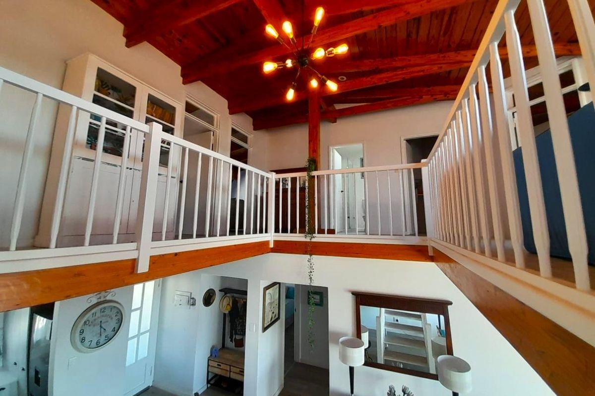 Cosy, Spacious Double Storey Apartment in Central Swakopmund! - Photo 2