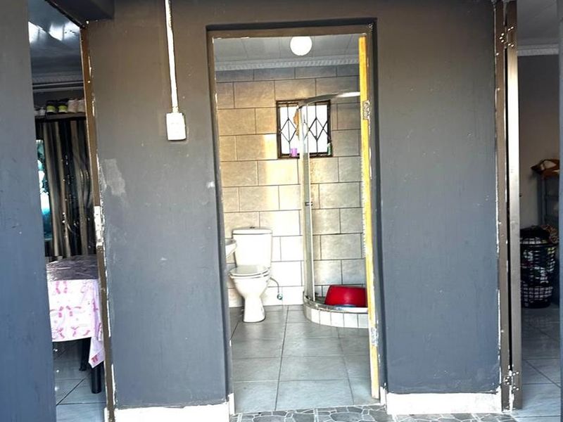 Compact Three-Bedroom Home in Esikhawini - Photo 8
