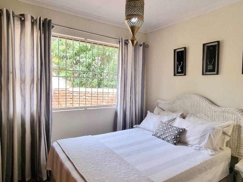 PERFECT FAMILY HOME WITH SPLASH POOL - Photo 3