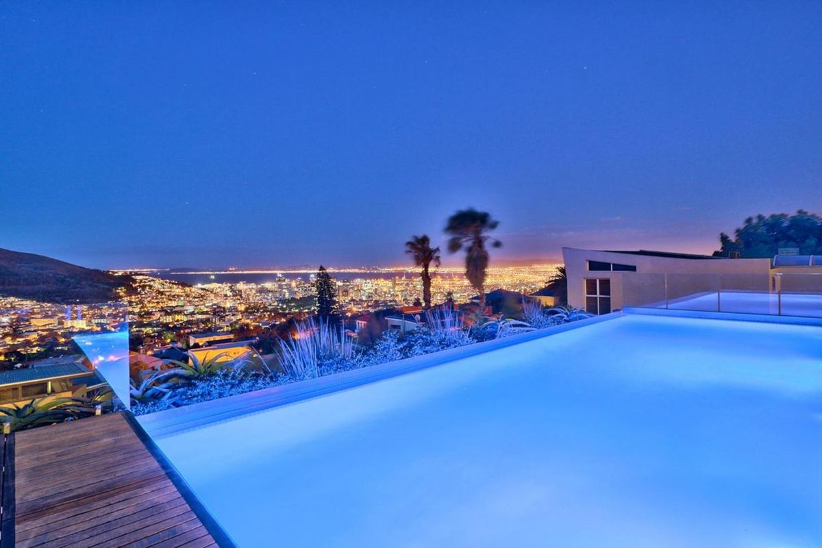 Iconic Eco Luxury Masterpiece for Sale in Higgovale – Unrivalled Views, German Engineering, Fully Off Grid - Photo 2