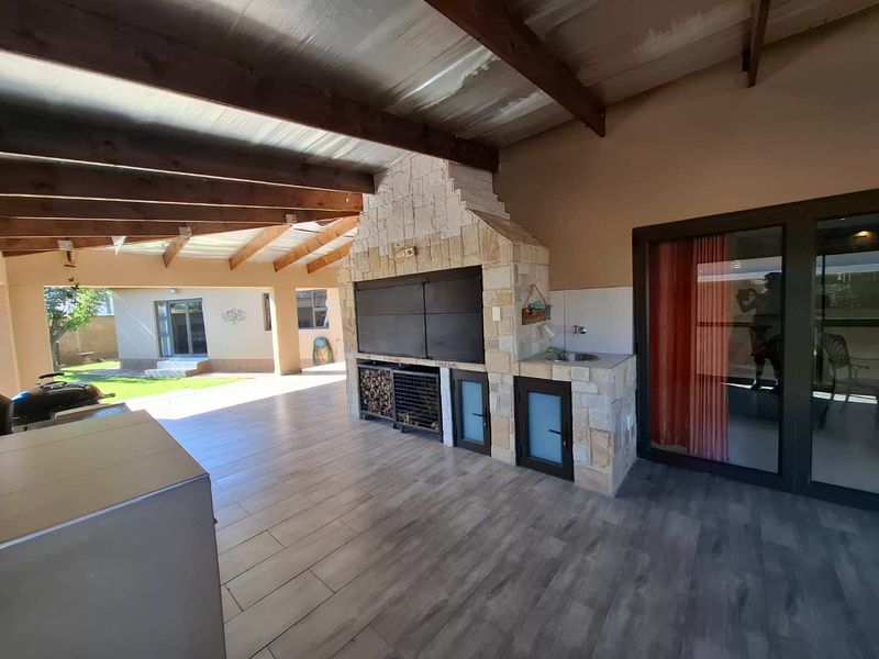 Modern Single-Level Family Home - PRICE REDUCED! - Photo 4