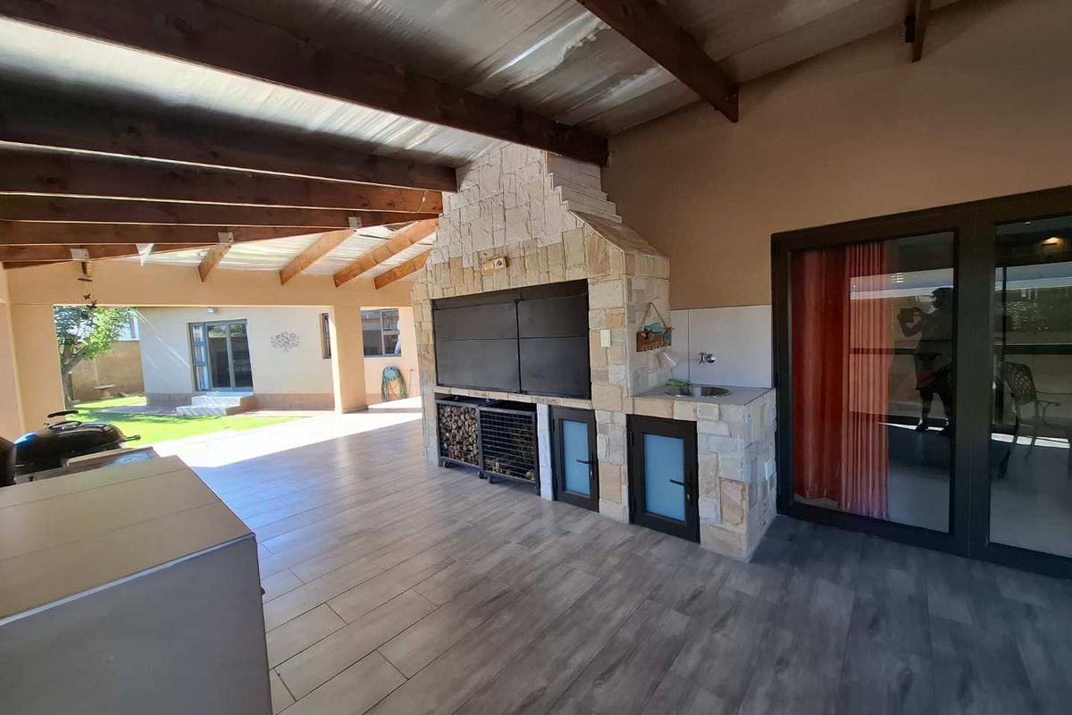 Modern Single-Level Family Home - PRICE REDUCED! - Photo 4