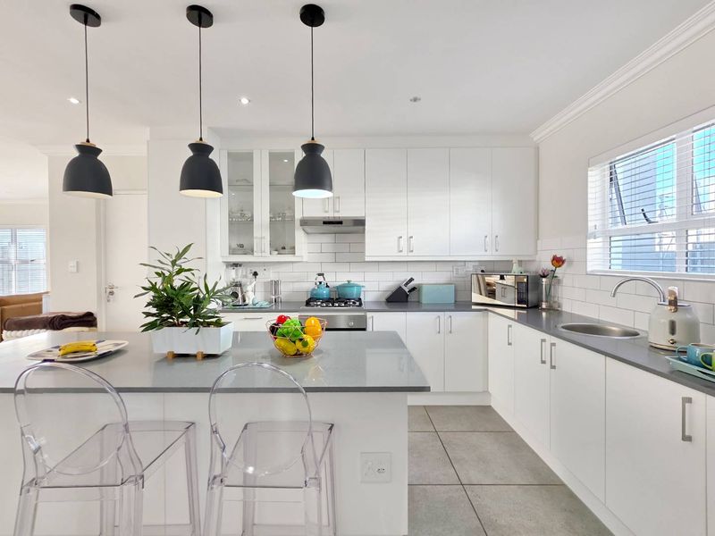 Three bedroom house to rent in Sunningdale - Photo 3