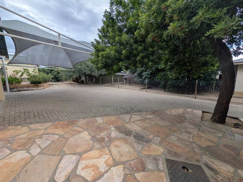 House for sale in Klein Windhoek -excellent for developers - Photo 6