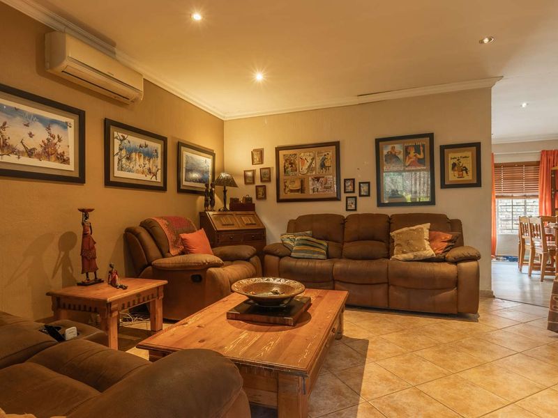 Spacious three bedroom simplex - large garden - Security complex - Equestria - Photo 5