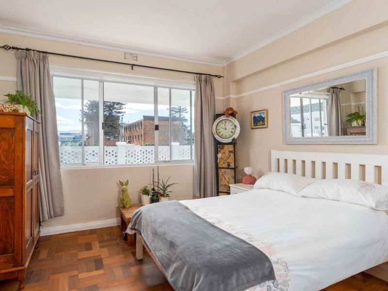 Your Warm and Sunny Coastal Sanctuary Near Muizenberg Beach - Photo 9