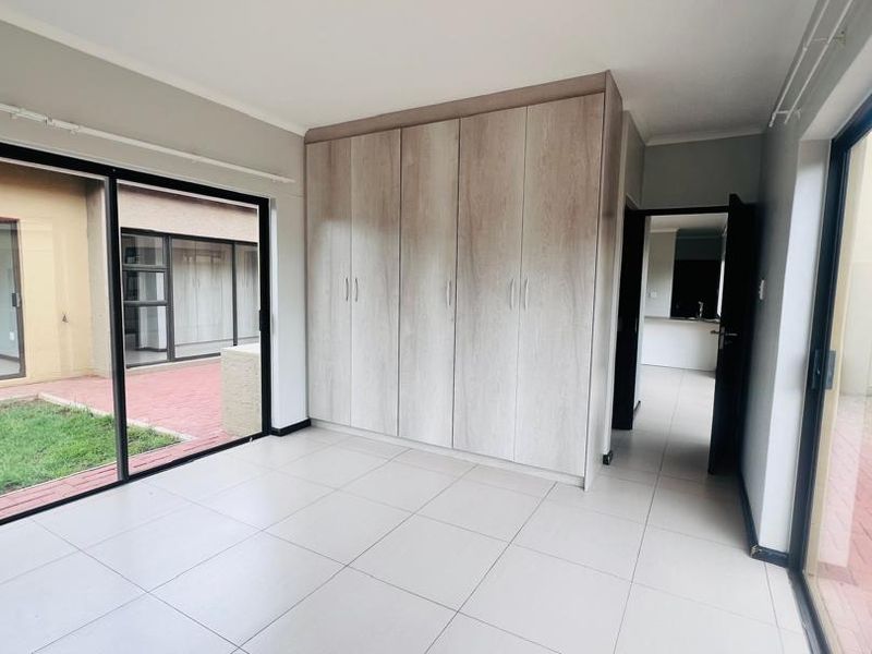 Welcome to a serene and secure haven in the heart of Camelthorn Estates in Okahandja! - Photo 4