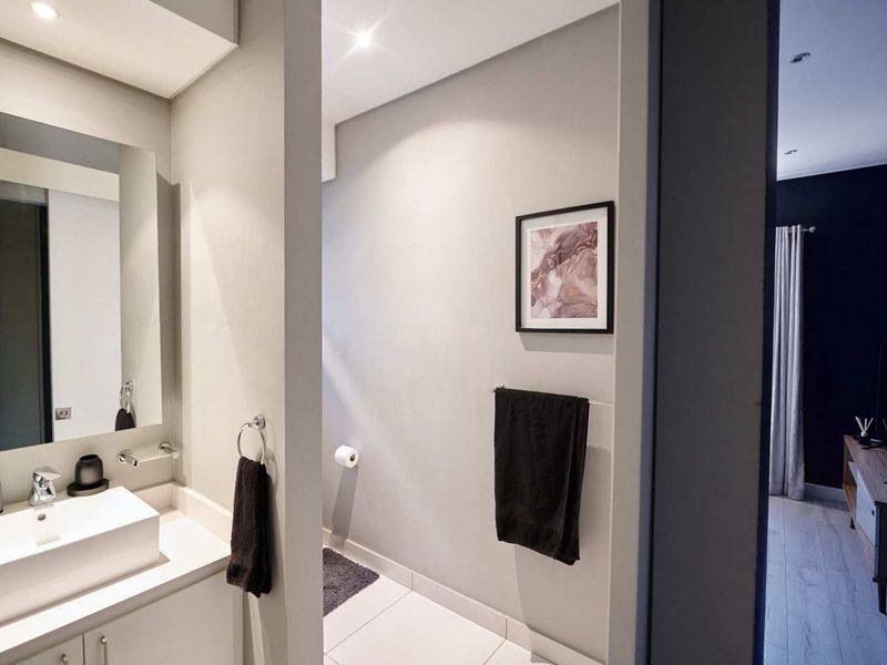 MODERN FULLY FURNISHED APARTMENT AWAITS YOU. - Photo 8