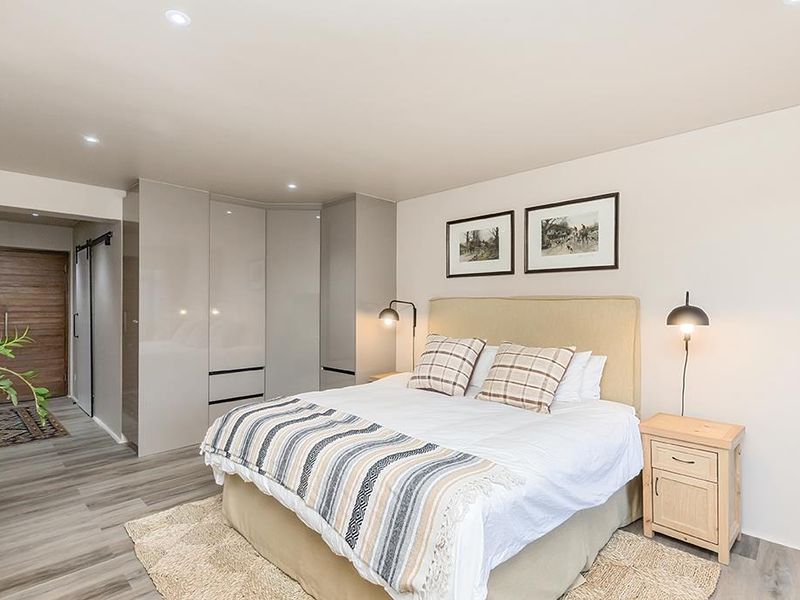 Fully furnished, luxury beachfront studio with parking - Photo 9