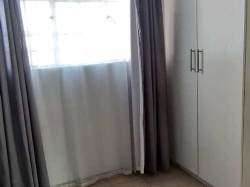 2 Bedroom lock up and go apartment - Photo 8