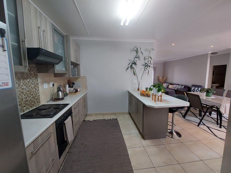 3 bedroom pioneers park  ext1 | Westvale - Photo 2