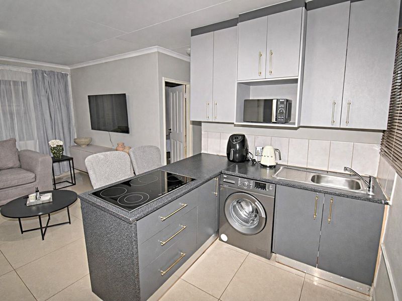 Beautiful Family Home in Dawn City - Photo 6