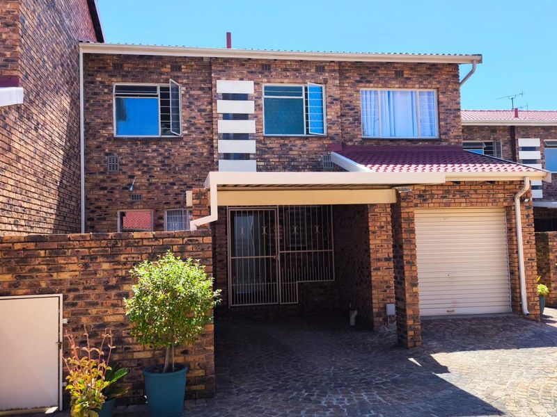 Pet-friendly Townhouse! - Photo 2