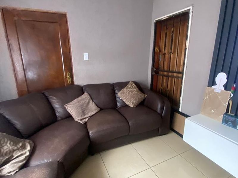 Three bedroom home for sale - Photo 8