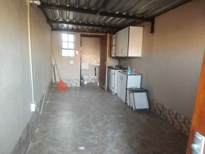 2 bedrooms house for sale in Soshanguve VV - Photo 7