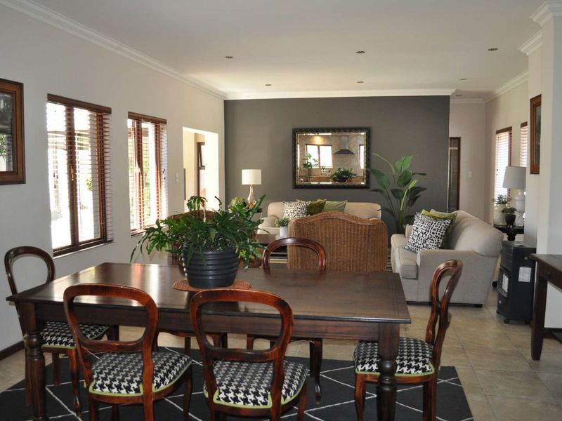 UPMARKET HOME FOR SALE IN SECURITY COMPLEX IS PRETORIA EAST - Photo 8