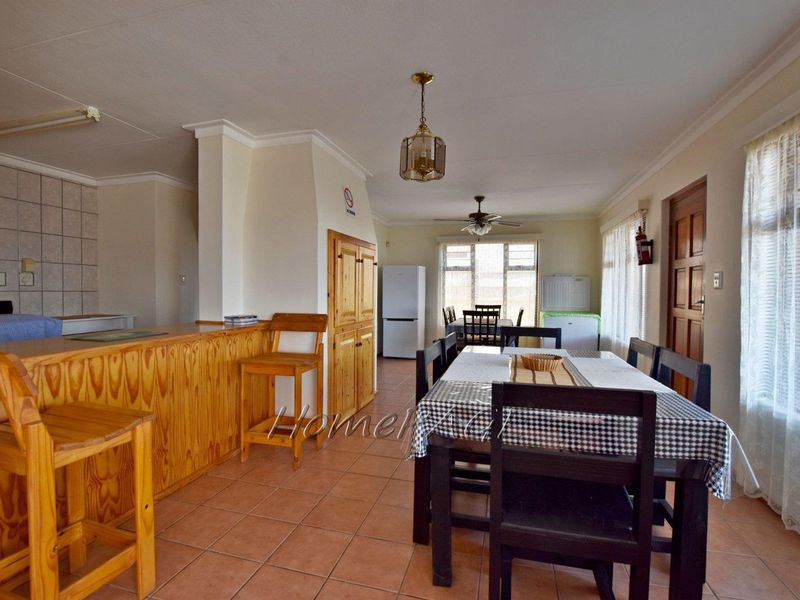 Meersig, Walvis Bay:  4 Bedr Home with 2 Bedr Flat for Sale - Photo 7