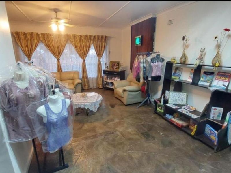 Charming 3-Bedroom Family Home for rent in Dinwiddie, Germiston - Photo 6
