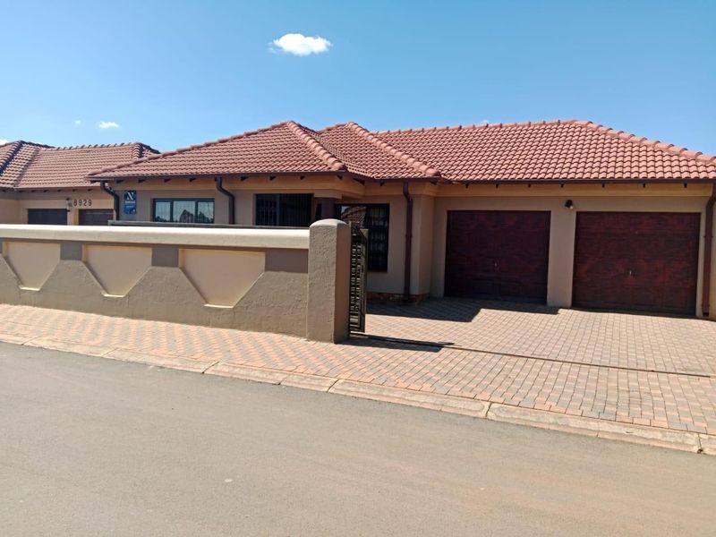 Beautiful and modern home - Photo 3