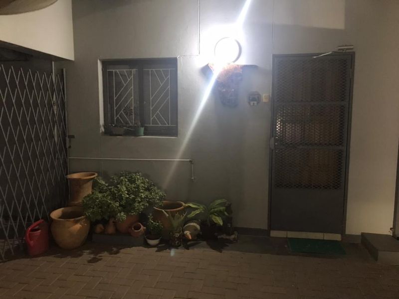 GORGEOUS AND SPACIOUS 2 BEDROOM UNIT FOR SALE IN MARIENTAL (JEANDRE AVENUE) - Photo 5