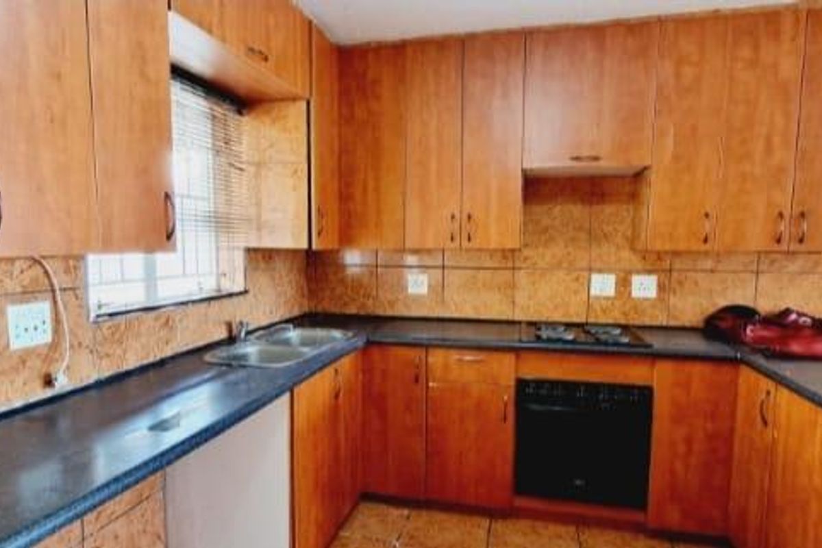2 Bedroom Apartment for Sale in Ridgeway - Photo 3