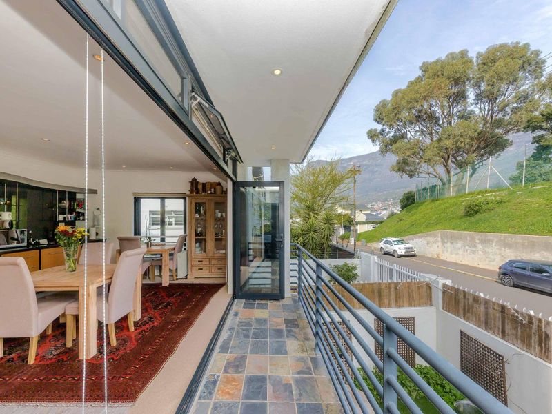 DELIGHTFUL TAMBOERSKLOOF APARTMENT WITH MOUNTAIN VIEWS AND BASEMENT PARKING - Photo 8