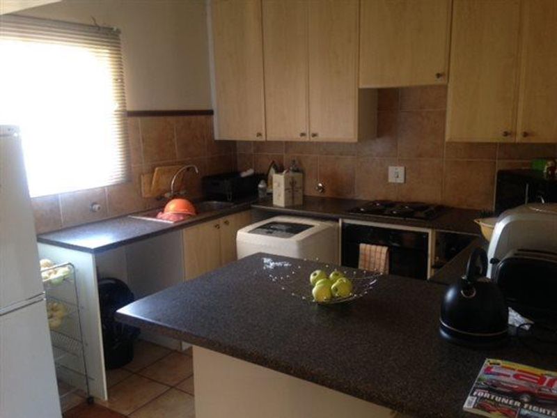 2 Bedroom top unit in Faerie Glen - Photo 4