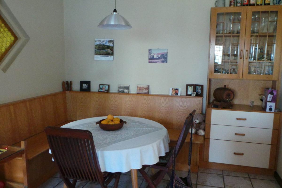 Well located Home close to Private School and Park - Photo 4