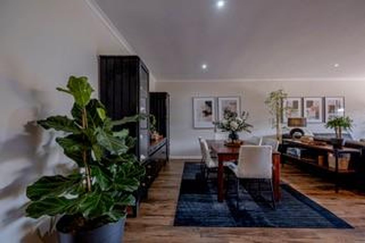Newly Renovated Townhouse to Rent in Greenacres Village 3 - Photo 2