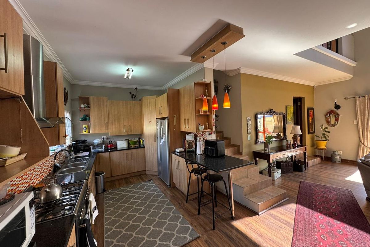 Dual Family Home and Potential Multi-Let - Photo 3