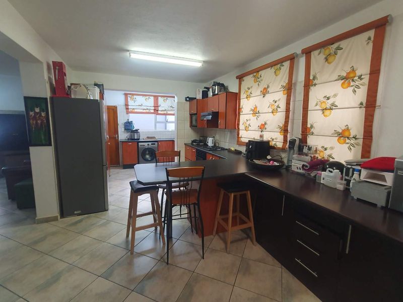 Spacious Townhouse For Sale in the Heart of Klein Windhoek - Photo 6