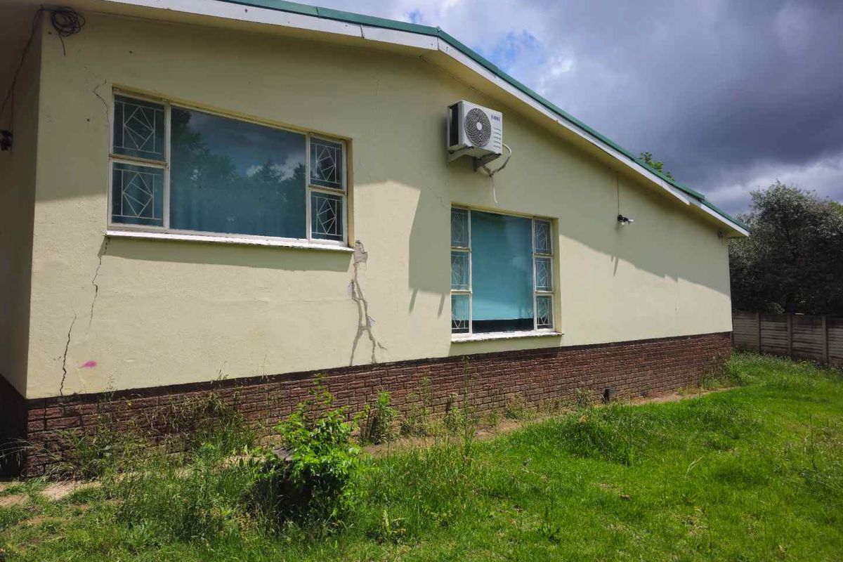 **Spacious 4-Bedroom Property with Immense Potential** - Photo 3