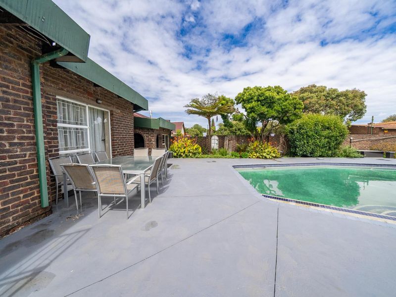 5 Bedroom double story for Sale in Farrarmere - Photo 6