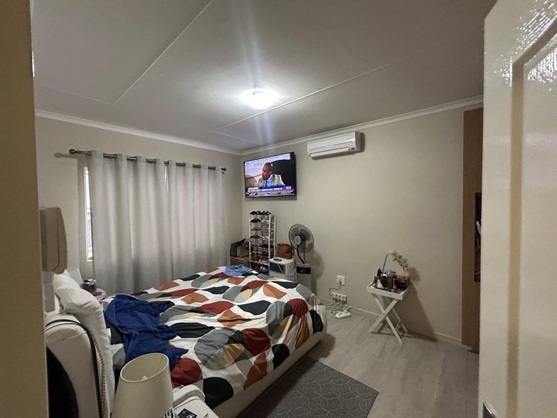 The perfect unit in the right place — this 3-bedroom unit offers comfortable living just minutes from The Grove - Photo 7